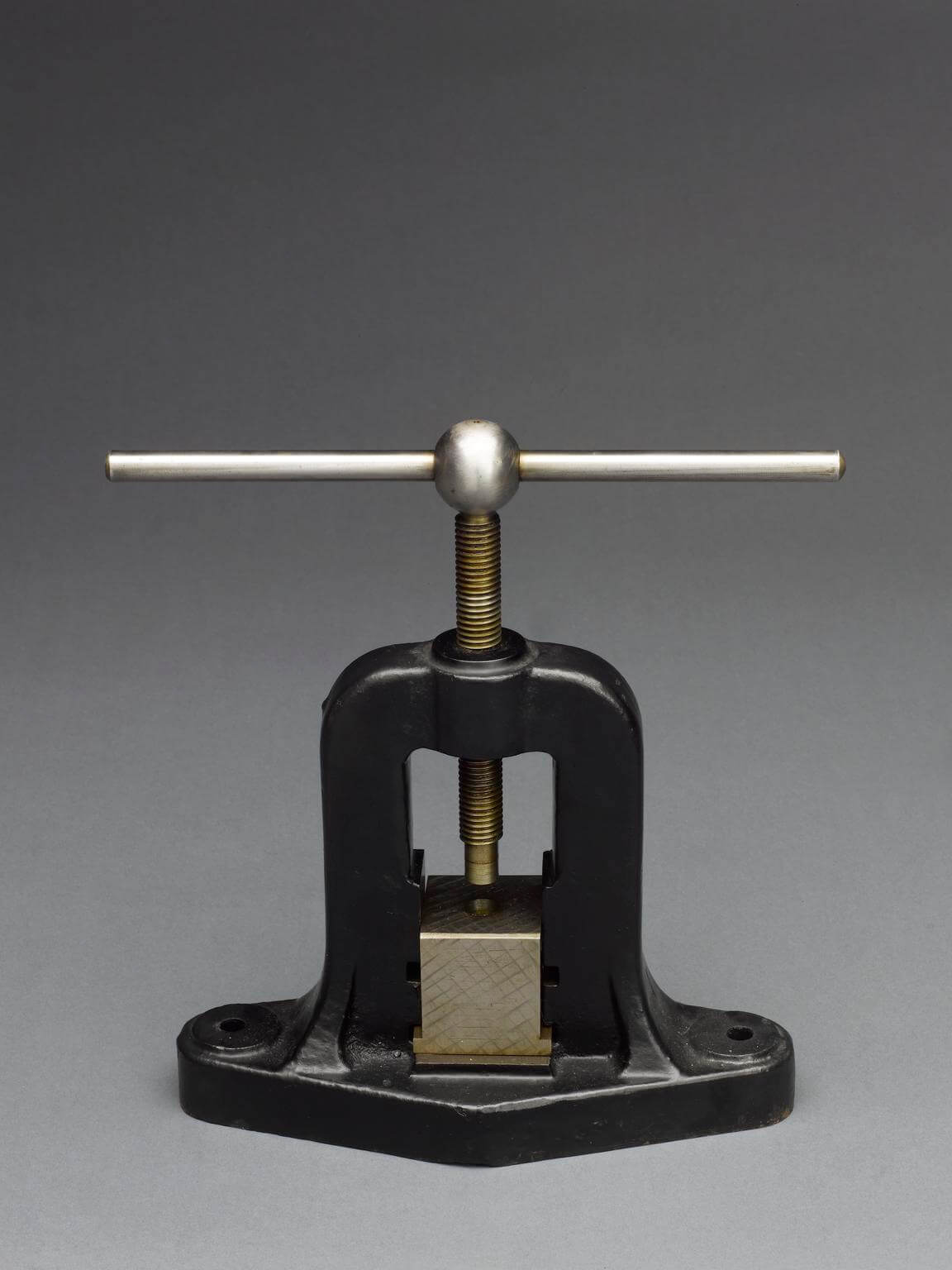 Mechanical screw press used with Berthelot-Mahler Bomb Calorimeter (instrument component; calorimeter; press - mechanical)